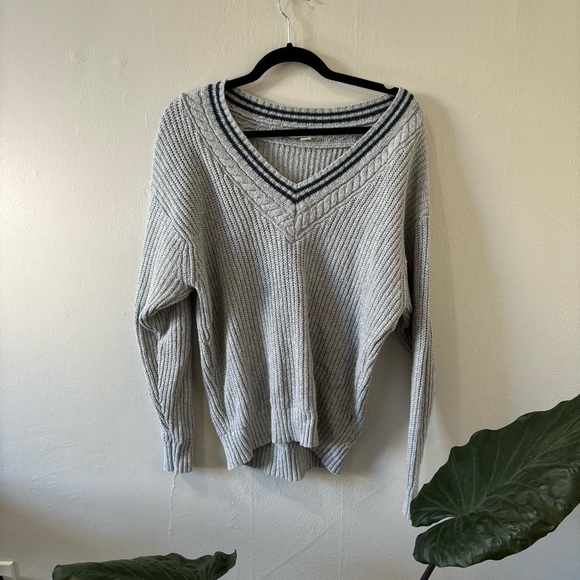 american eagle grey and navy sweater - Picture 2 of 3